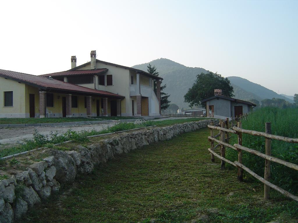 L' Antico Casale Villa Le Marmore Екстериор снимка