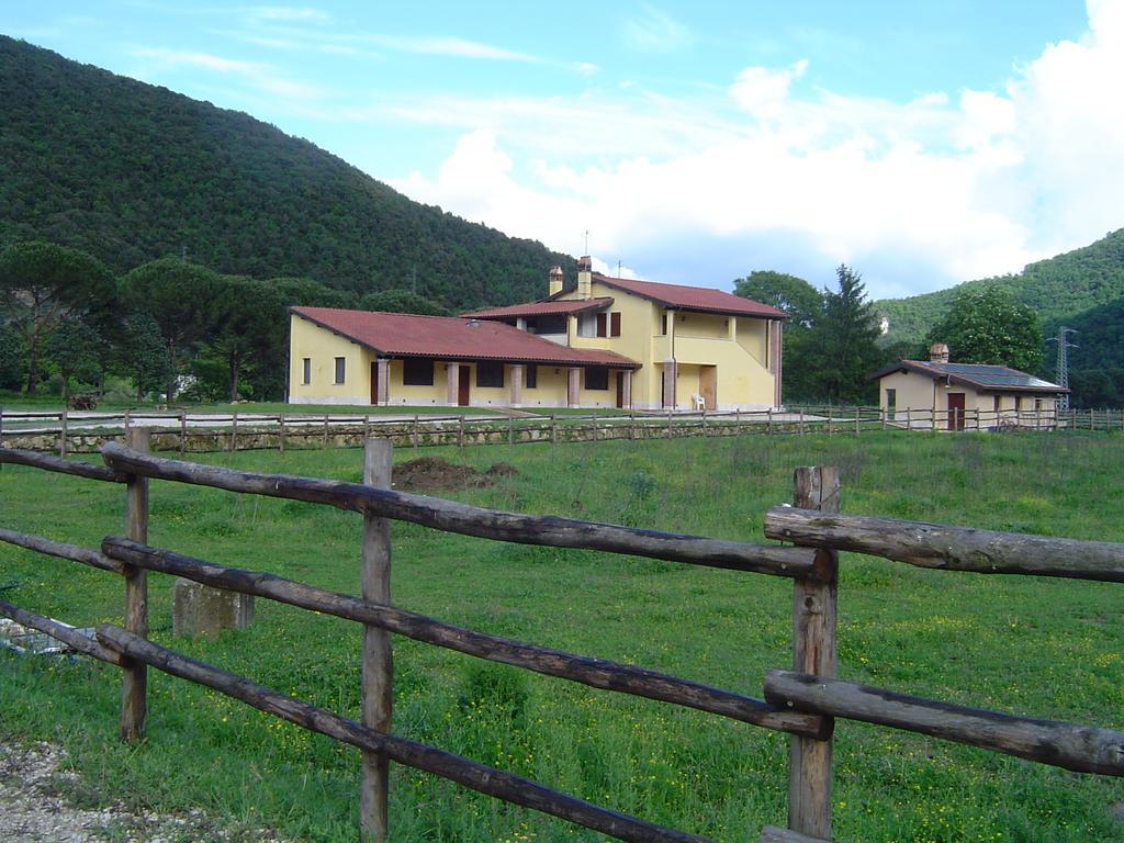 L' Antico Casale Villa Le Marmore Екстериор снимка