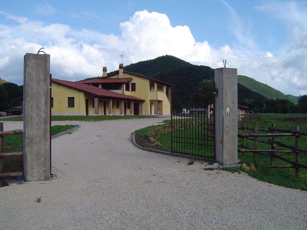 L' Antico Casale Villa Le Marmore Екстериор снимка