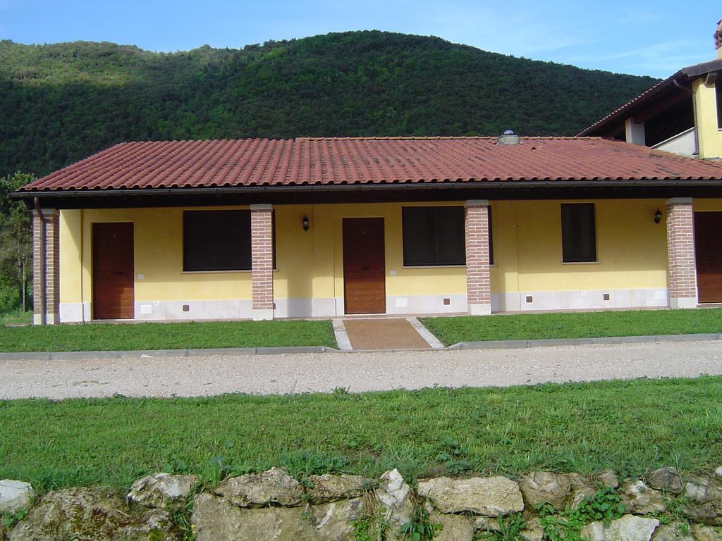 L' Antico Casale Villa Le Marmore Екстериор снимка